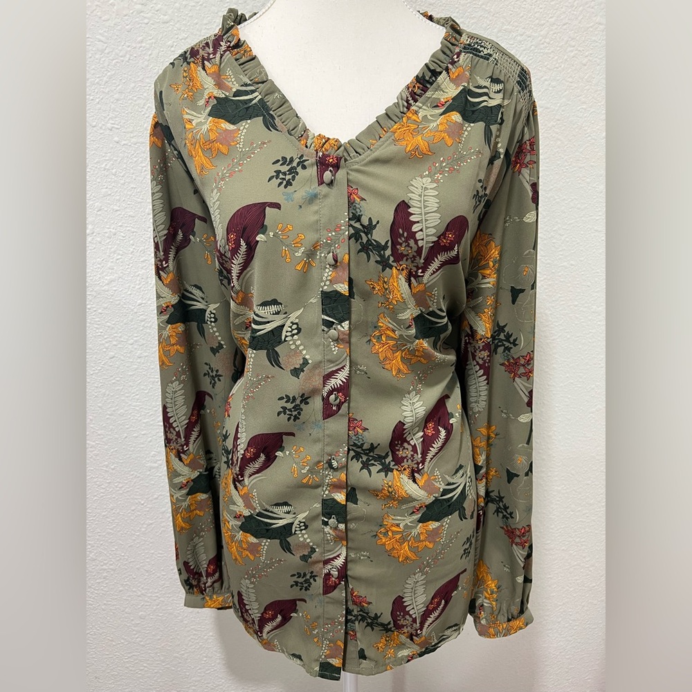 WELL WORN Floral Ruffle Neck Button Front Blouse EUC - Picture 3 of 9